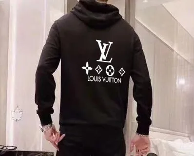 🅿️400 direct batch [LV Louis Vuitton] (Fat Man Gospel) hot-selling suit is coming. Focus on the original version of the official website. 2025 new hot-selling cardigan sweater suit. The original order is the best. 🇭🇰The meticulous work of top designers. Just for a fitting and perfect upper body effect. 100% natural high-quality Roman cotton, close-fitting comfort, noble and elegant! Original hardware embodies elegance and nobility! Counter size: M-5XL (maximum wear up to 220 pounds)